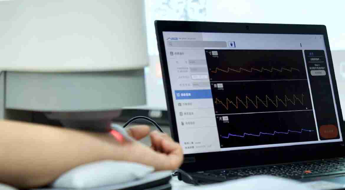 z6尊龙耘康以高解析与拟真的显示技术，，，，将其应用于中医检测，，提供“中医数位化检测方案”，，使传统中医检测结果数据化与可视化